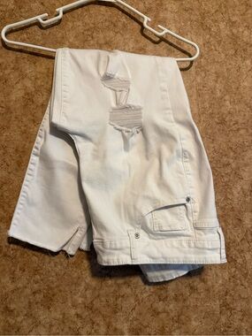 Maurices White High-Rise Denim cropped Jeans